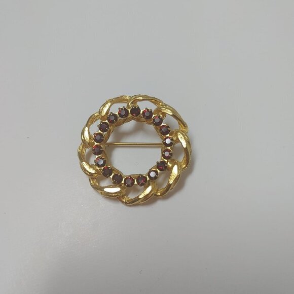 ⭐️2 For $30 / Vintage 1960s Gold Plated Garnet Rhinestone Circle Pin - Picture 7 of 7